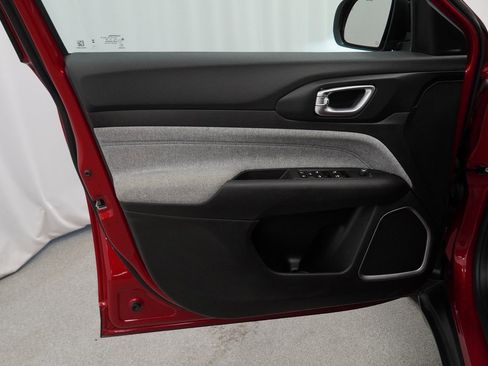 Certified 2025 Jeep Compass Latitude w/ Convenience Group image 38