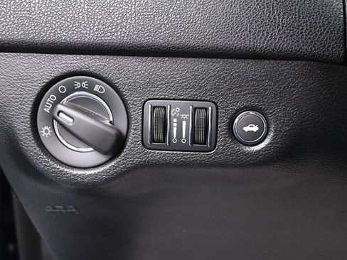 Used 2023 Chrysler 300 Touring w/ Sport Appearance Package image 20