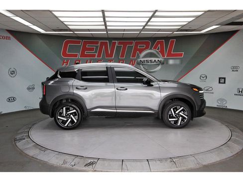 New 2026 Nissan Kicks SV w/ SV Premium Package FWD image 5