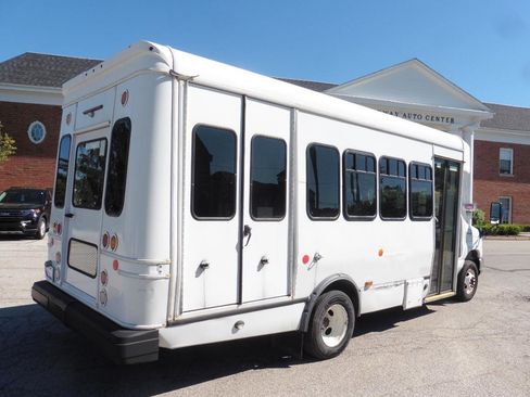 Used 2017 Ford E-450 and Econoline 450 Super Duty w/ Shuttle Bus Prep Package RWD image 23