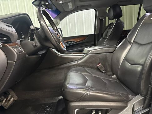 Used 2018 Cadillac Escalade ESV Luxury RWD image 9