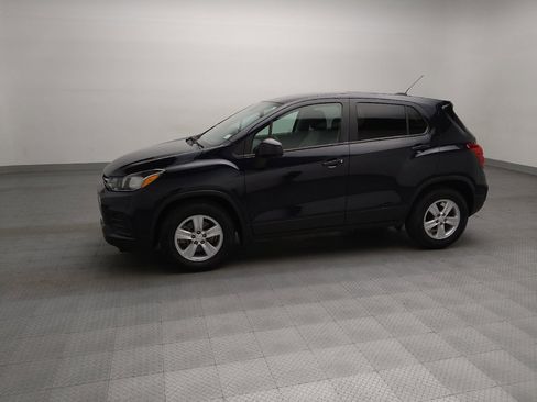 Used 2022 Chevrolet Trax LS w/ Tint and Cruise Package FWD image 2