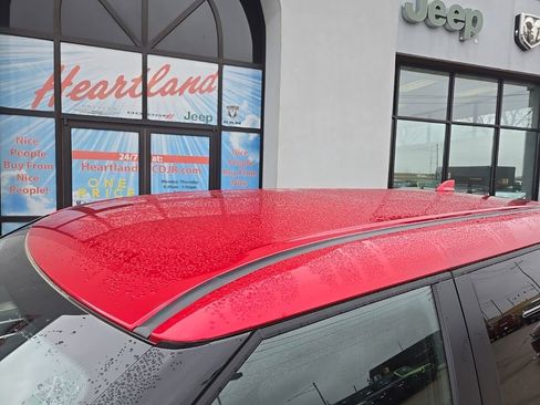 Used 2025 Mitsubishi Outlander SE image 17