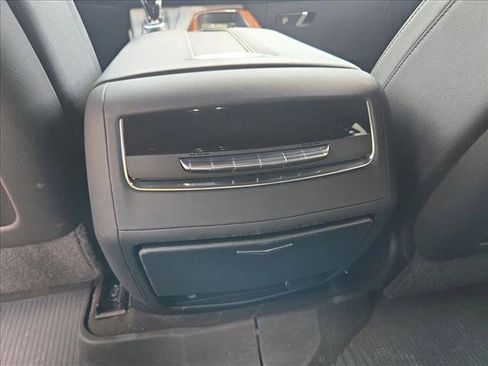 Used 2022 Cadillac Escalade ESV Luxury RWD image 16