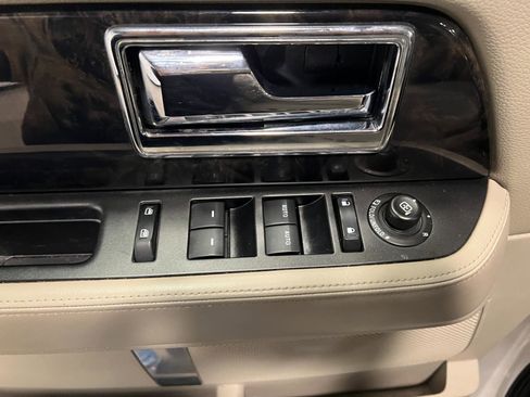 Used 2017 Lincoln Navigator Select image 21