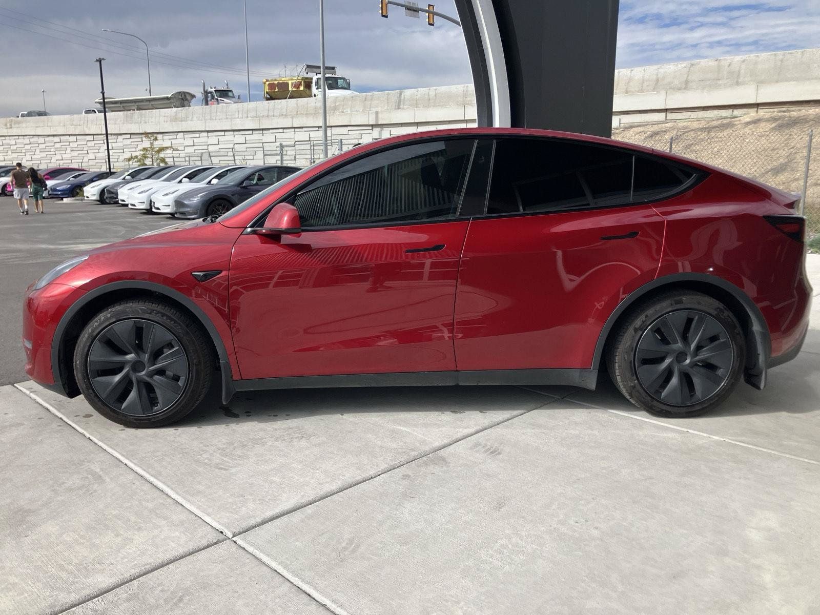 Used 2024 Tesla Model Y Long Range AWD/4WD image 5