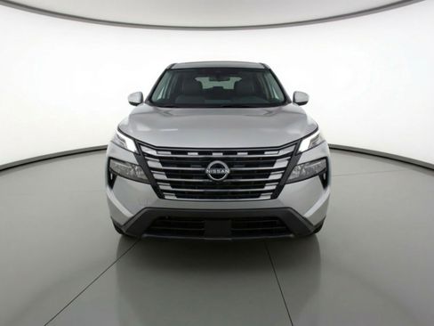 Used 2025 Nissan Rogue SV FWD image 2
