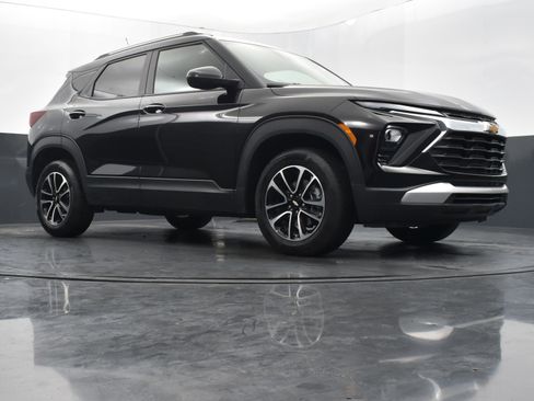 Used 2025 Chevrolet TrailBlazer LT w/ Driver Confidence Package image 40