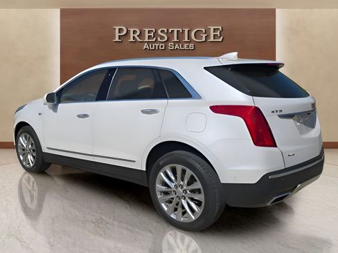 Used 2017 Cadillac XT5 Platinum w/ Driver Assist Package AWD/4WD image 9