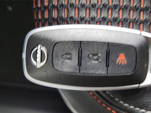 Used 2025 Nissan Kicks SR AWD/4WD image 20