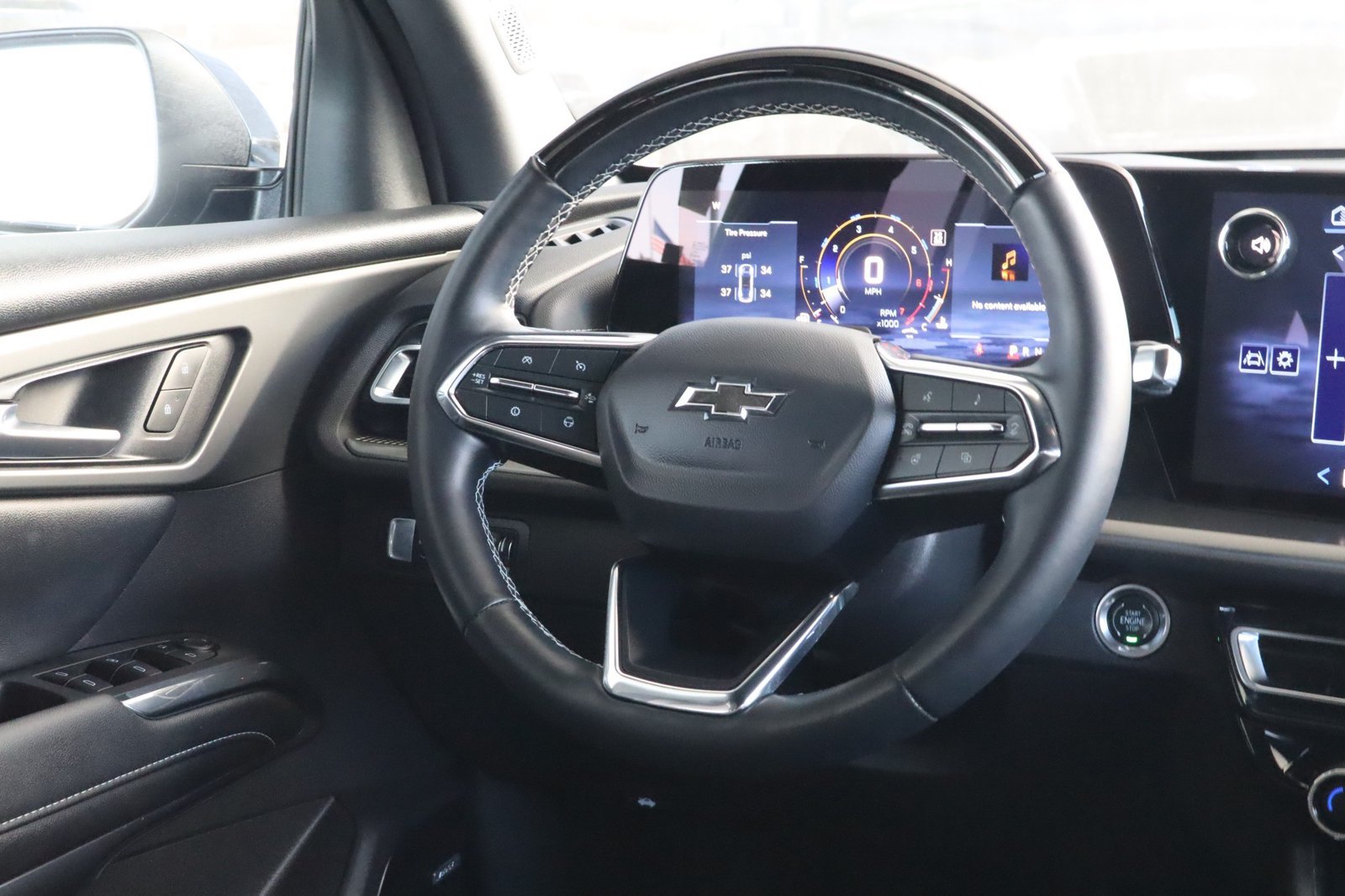 Used 2025 Chevrolet Traverse LT w/ Enhanced Driving Package AWD/4WD image 28