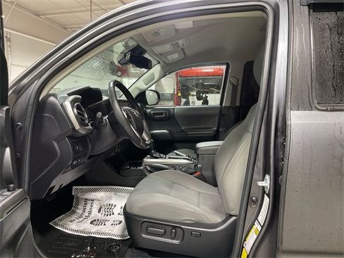 Used 2022 Toyota Tacoma SR5 image 11