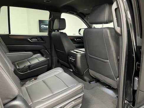 Used 2025 GMC Yukon XL Denali AWD/4WD image 52