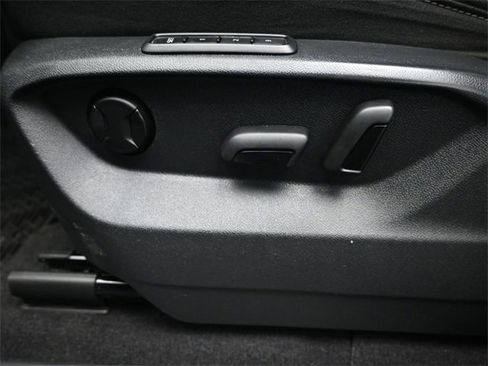 Used 2020 Volkswagen Atlas Cross Sport SEL R-Line image 7