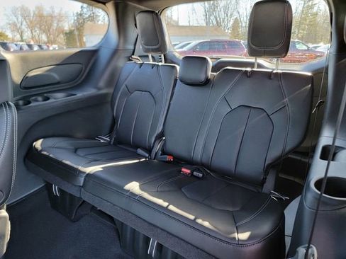 New 2026 Chrysler Pacifica Select image 21