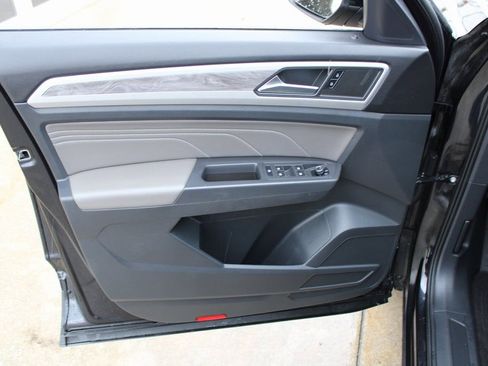 Certified 2023 Volkswagen Atlas Cross Sport SE image 7