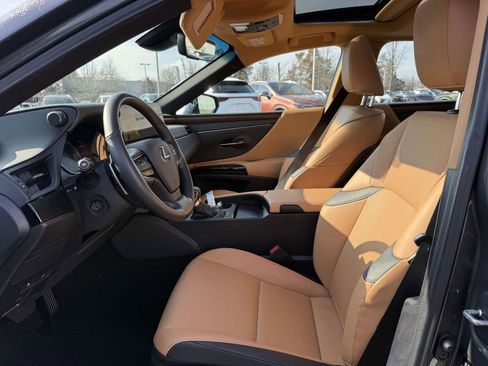 Used 2024 Lexus ES 250 w/ Premium Package image 12