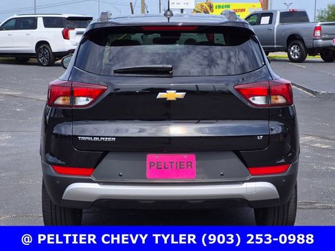 Used 2025 Chevrolet TrailBlazer LT w/ Convenience Package FWD image 5