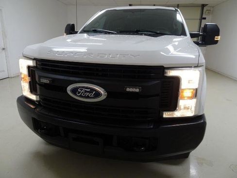 Used 2019 Ford F250 XL w/ Power Equipment Group RWD image 9