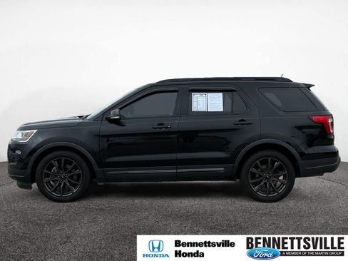 Used 2018 Ford Explorer XLT w/ Equipment Group 202A image 2