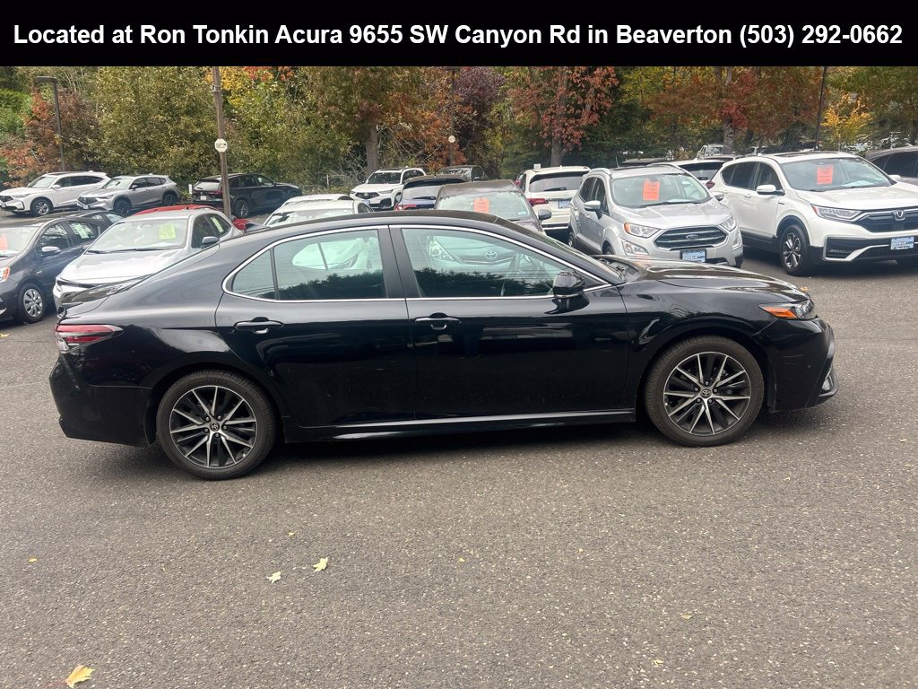 Used 2021 Toyota Camry SE w/ Cold Weather Package FWD image 3