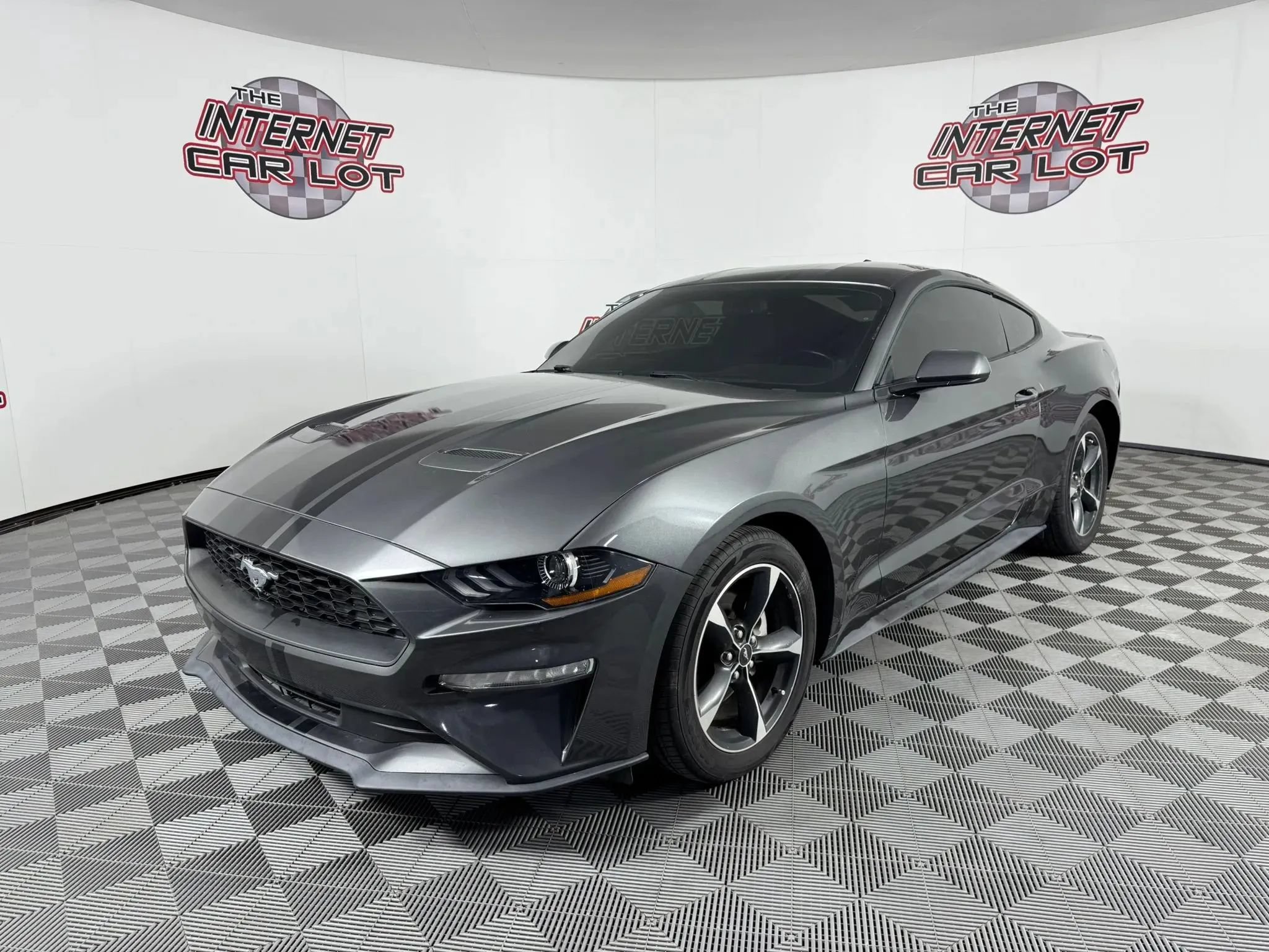Used 2020 Ford Mustang Coupe RWD image 3