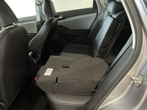 Used 2024 Volkswagen Taos SE image 13