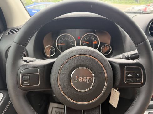 Used 2014 Jeep Compass Latitude AWD/4WD image 21