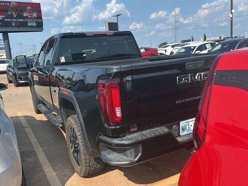 Used 2023 GMC Sierra 2500 AT4 AWD/4WD image 11