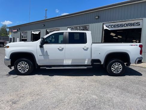 Used 2025 Chevrolet Silverado 2500 LT w/ Convenience Package AWD/4WD image 4