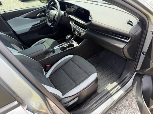 Used 2024 Buick Envista Preferred w/ Convenience I Package FWD image 36