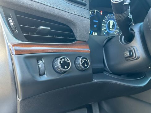 Used 2020 Cadillac Escalade Luxury AWD/4WD image 21