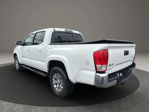 Used 2017 Toyota Tacoma SR5 image 8