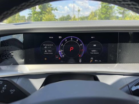 Used 2026 Volkswagen Tiguan SE w/ Panoramic Sunroof Package AWD/4WD image 26