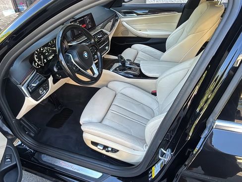 Used 2019 BMW 530i xDrive w/ Convenience Package image 17