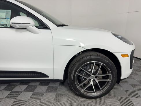 Used 2026 Porsche Macan image 12
