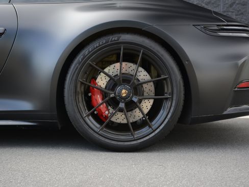 Certified 2025 Porsche 911 Carrera GTS RWD image 34