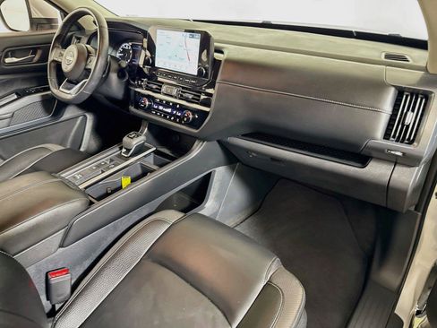 Used 2025 Nissan Pathfinder SL FWD image 29