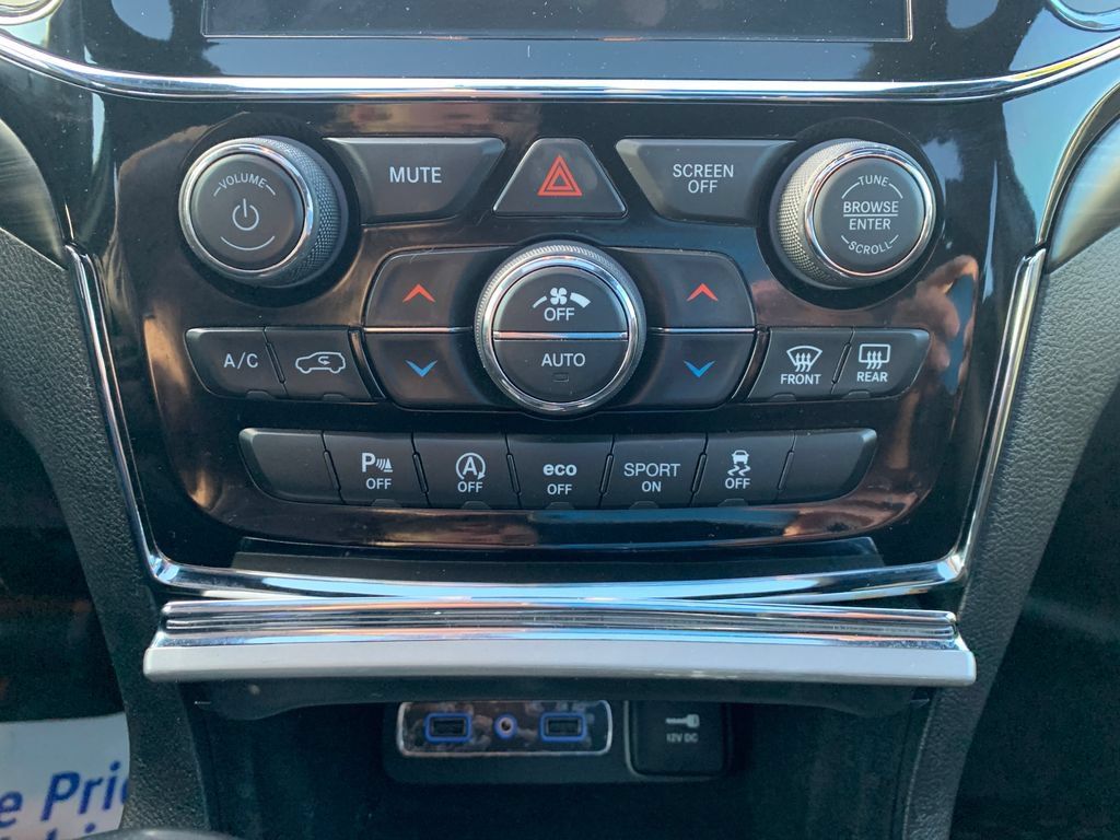 Used 2020 Jeep Grand Cherokee Altitude AWD/4WD image 25