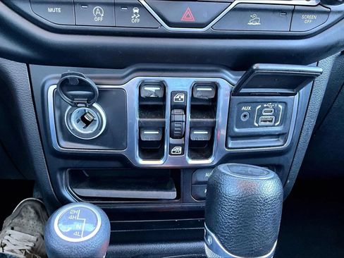 Used 2023 Jeep Wrangler Unlimited Sport AWD/4WD image 16