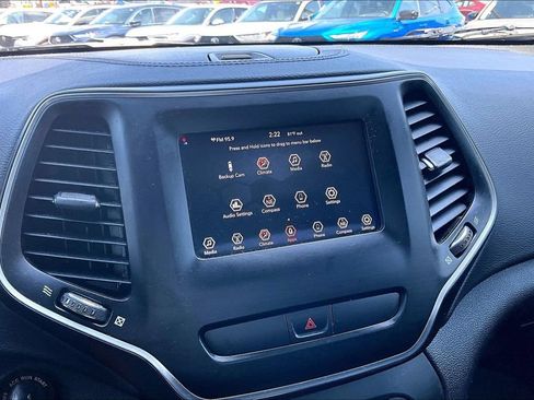 Used 2019 Jeep Cherokee Latitude w/ Popular Appearance Group FWD image 31