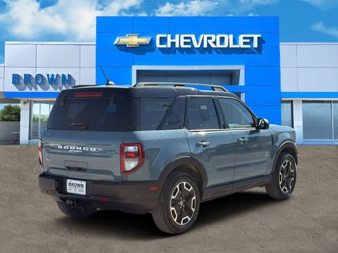 Used 2021 Ford Bronco Sport Outer Banks w/ Outer Banks Package image 3