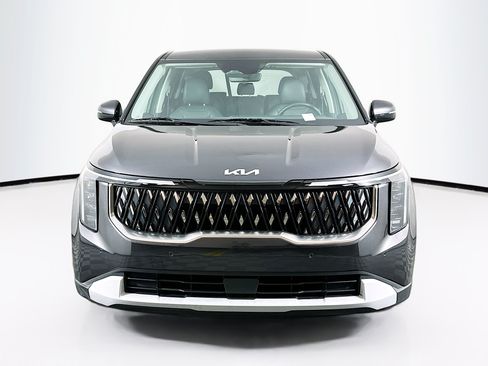 Used 2026 Kia Carnival FWD image 2