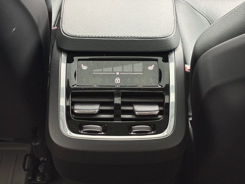 Used 2020 Volvo XC90 T6 Momentum w/ Protection Package image 24