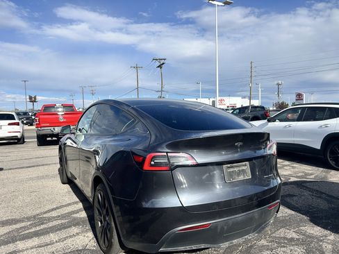 Used 2024 Tesla Model Y Long Range AWD/4WD image 2