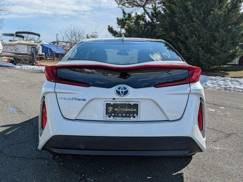 Used 2018 Toyota Prius Prime Premium image 6