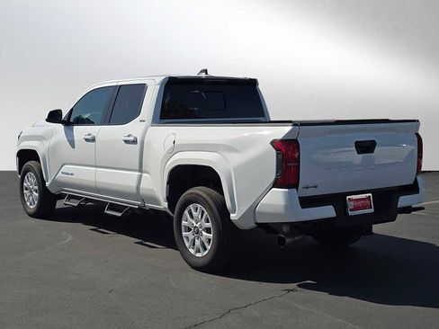 Certified 2025 Toyota Tacoma SR5 w/ SR5 Upgrade Package AWD/4WD image 5