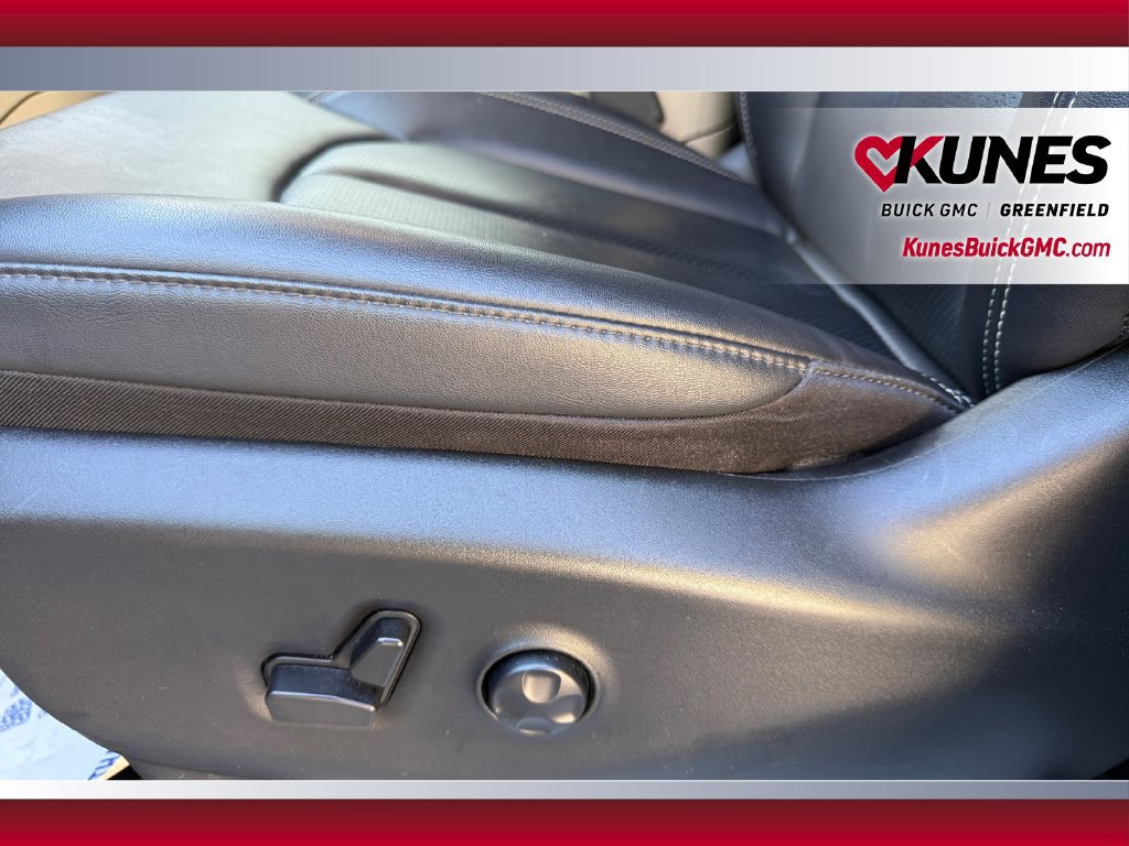 Used 2024 Chrysler Pacifica Touring-L FWD image 23