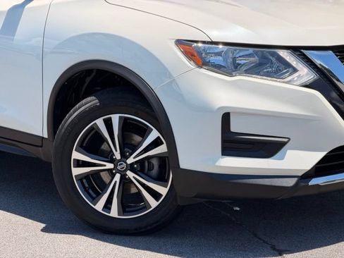 Used 2019 Nissan Rogue SV w/ Premium Package AWD/4WD image 2