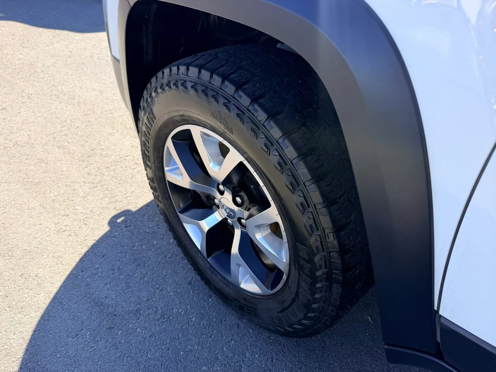 Used 2016 Jeep Cherokee Trailhawk AWD/4WD image 9
